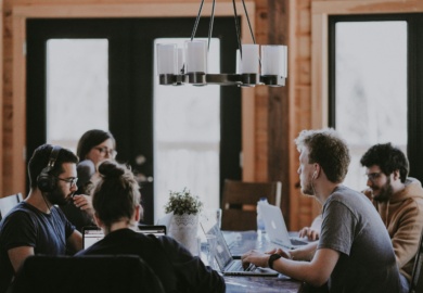 Equipo de agencia de marketing digital en Ecuado